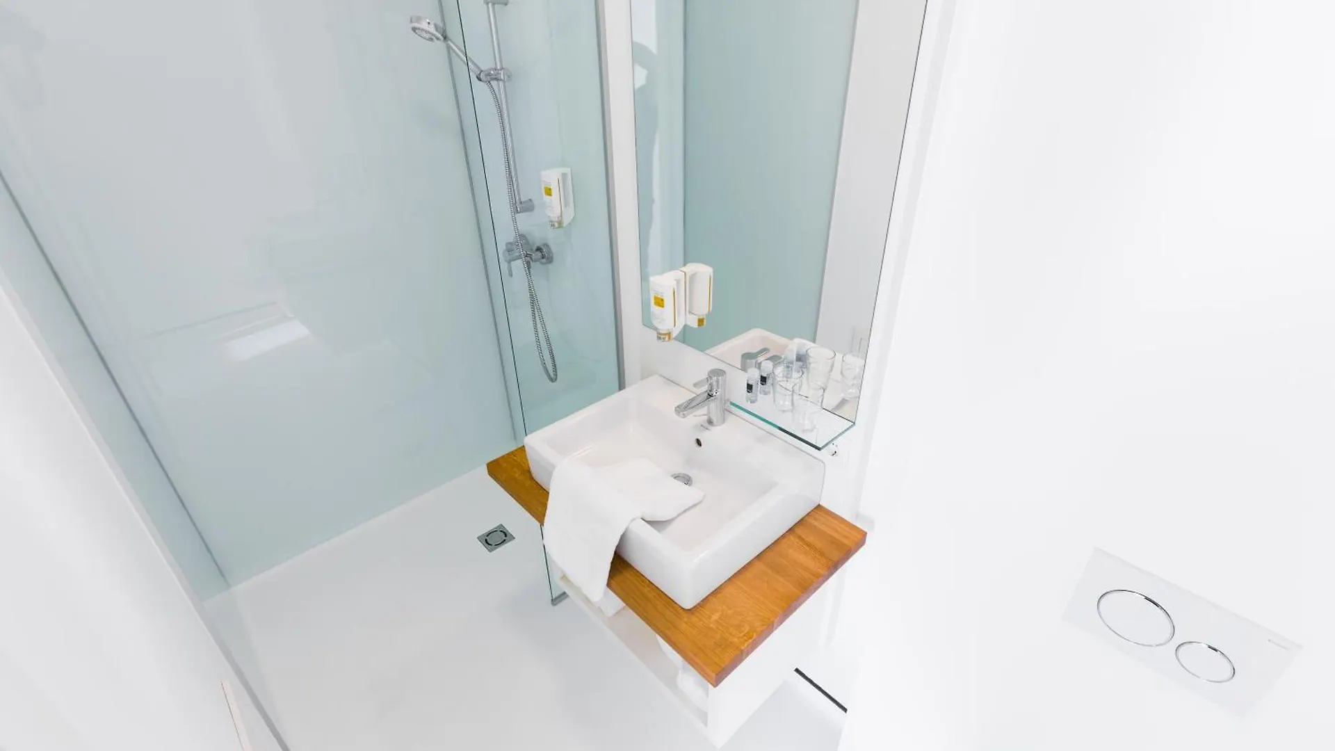 Shome Hotel Graz I Self Check-In I Free Parking