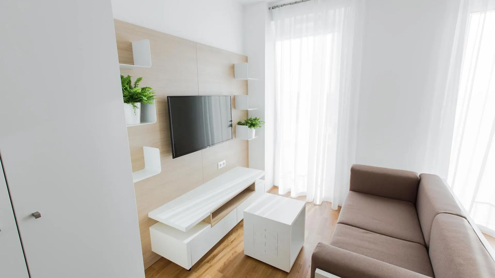 Shome Hotel Graz I Self Check-In I Free Parking