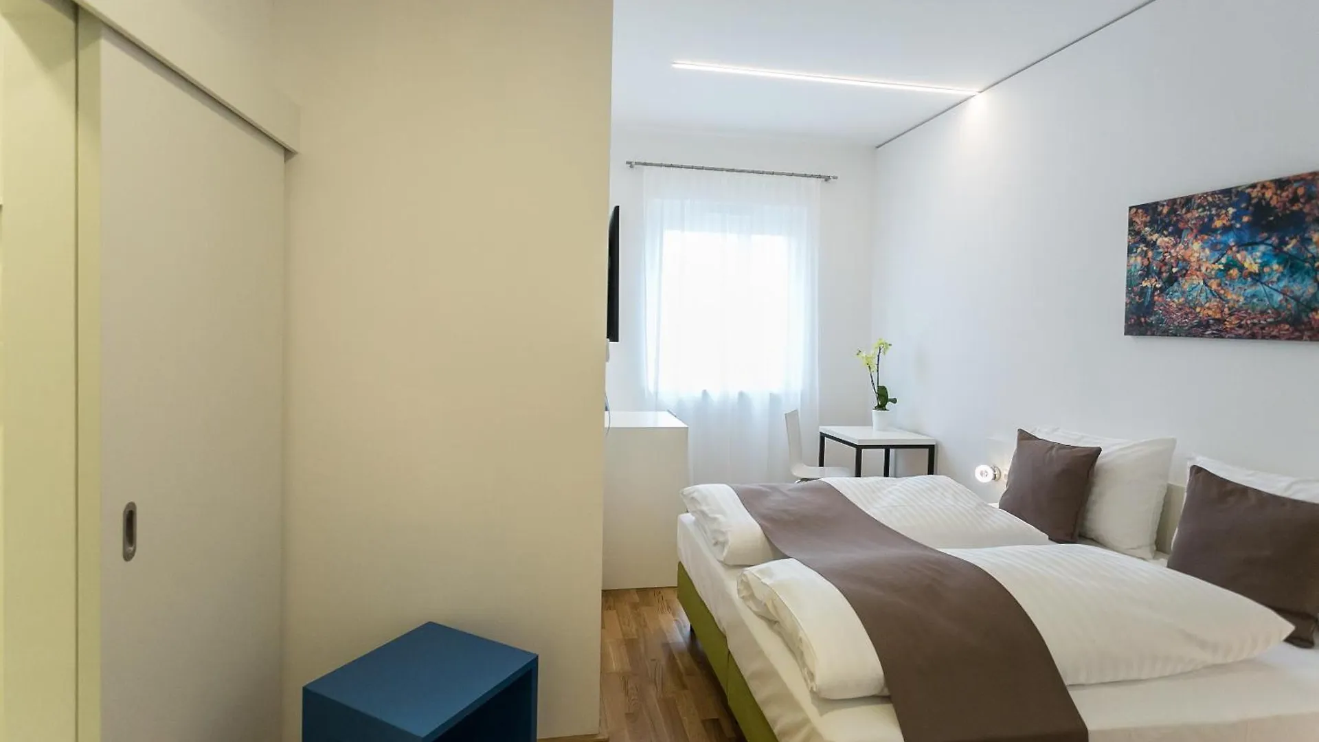 Shome Hotel Graz I Self Check-In I Free Parking