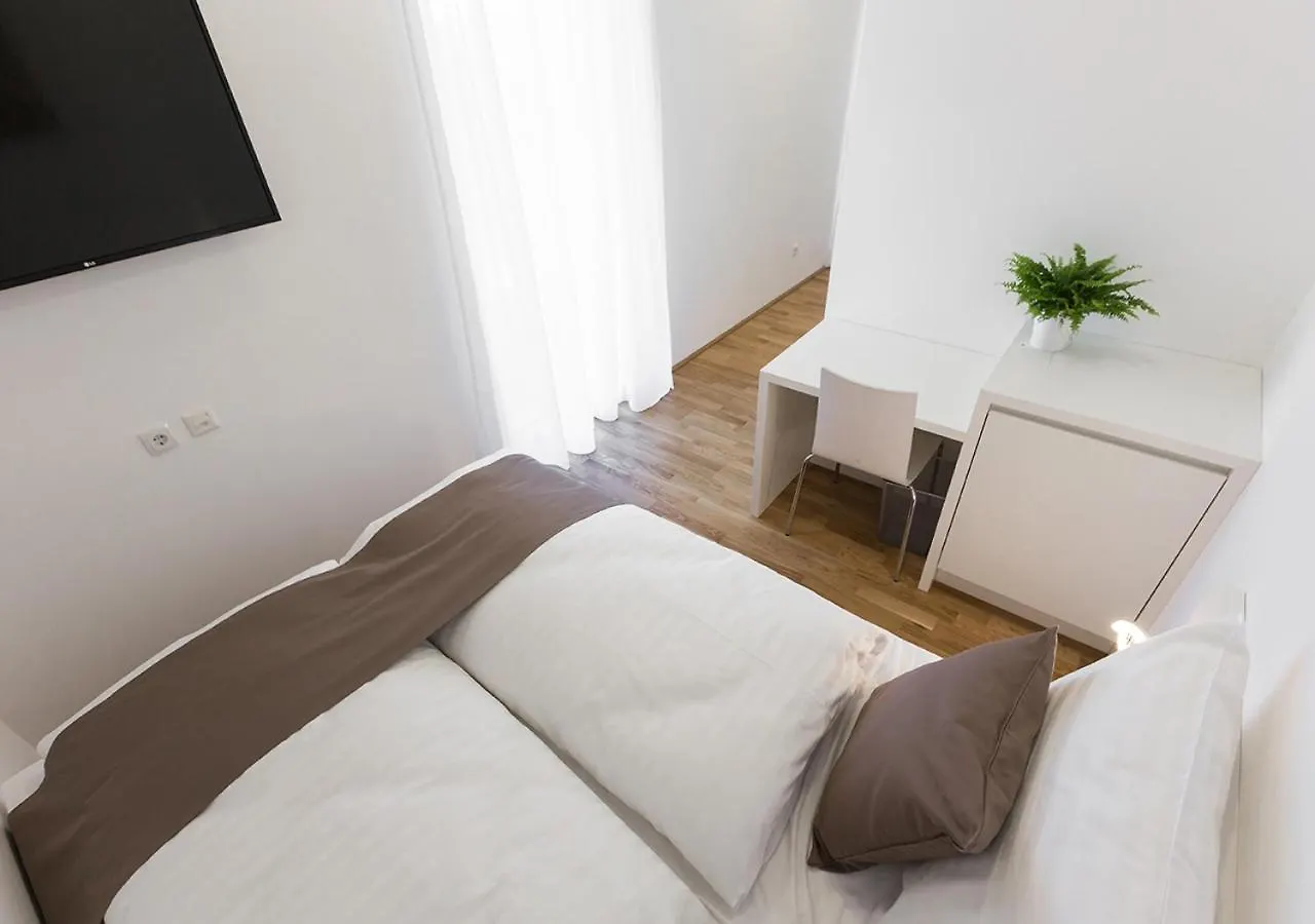 Shome Hotel Graz I Self Check-In I Free Parking