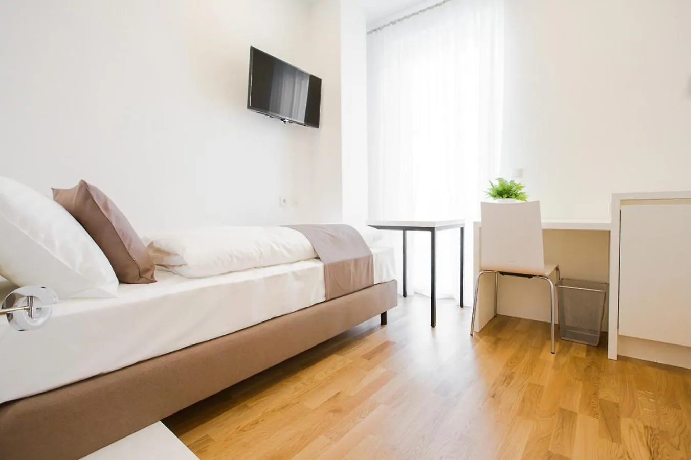 Shome Hotel Graz I Self Check-In I Free Parking