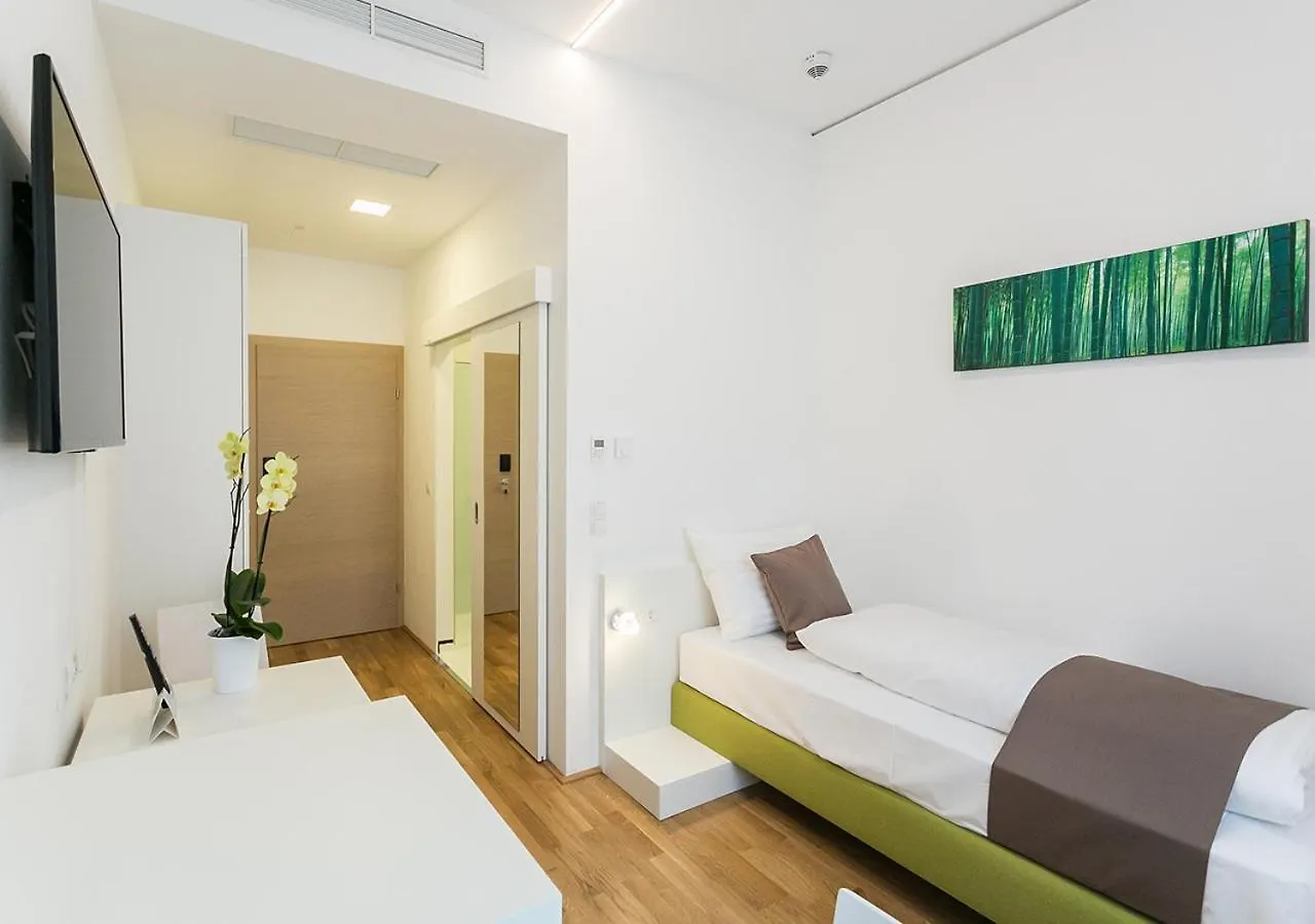 Shome Hotel Graz I Self Check-In I Free Parking